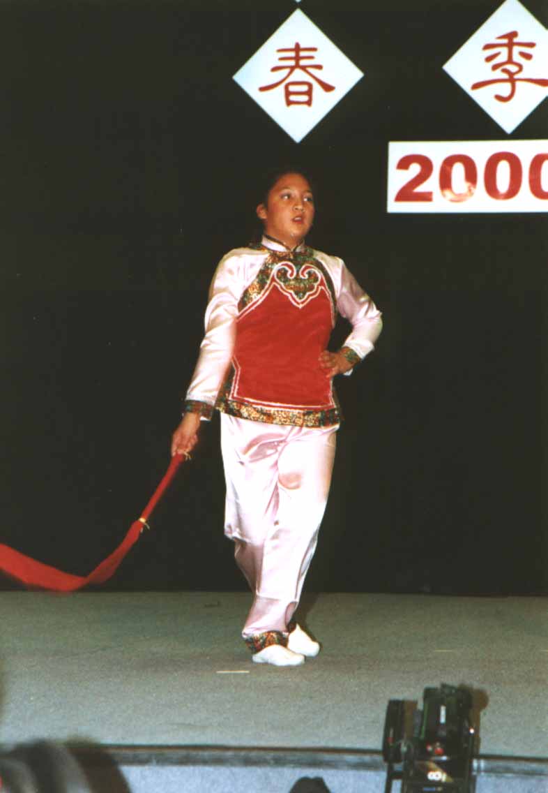 2000SP-dance.jpg - 54270 Bytes