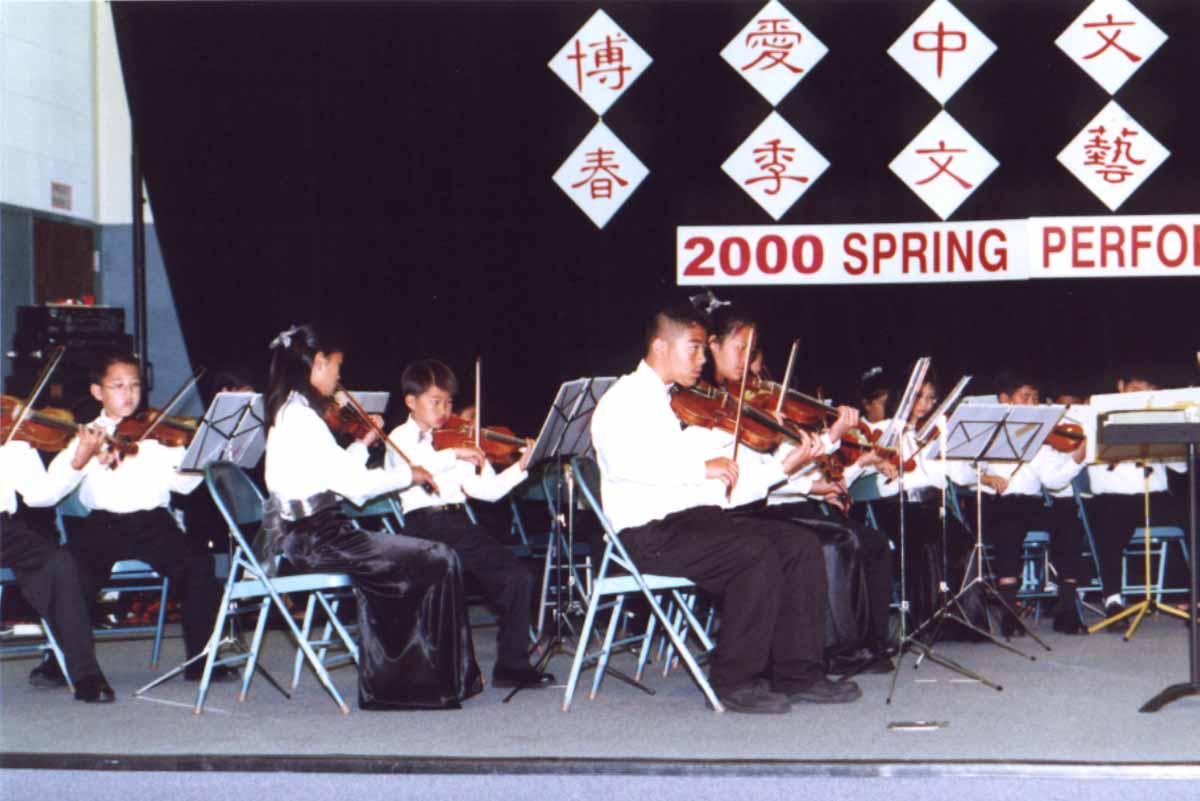 2000SP-orchestra.jpg - 41309 Bytes